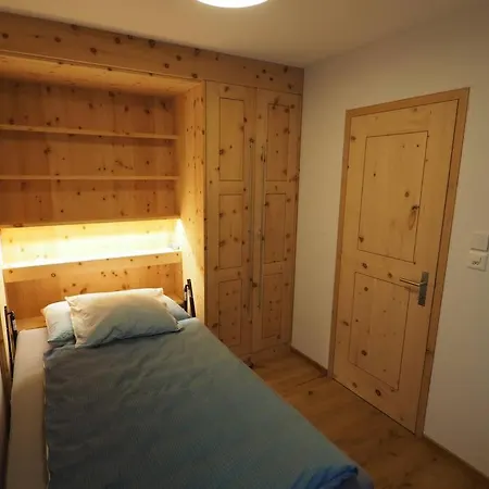 Apartment Dachwohnung Mit Sauna, Dachterrasse Und Aussicht
